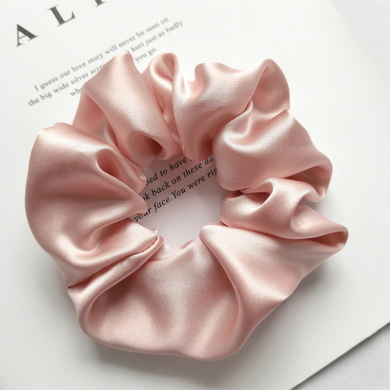 WiwiKiwi Silk Scrunchie