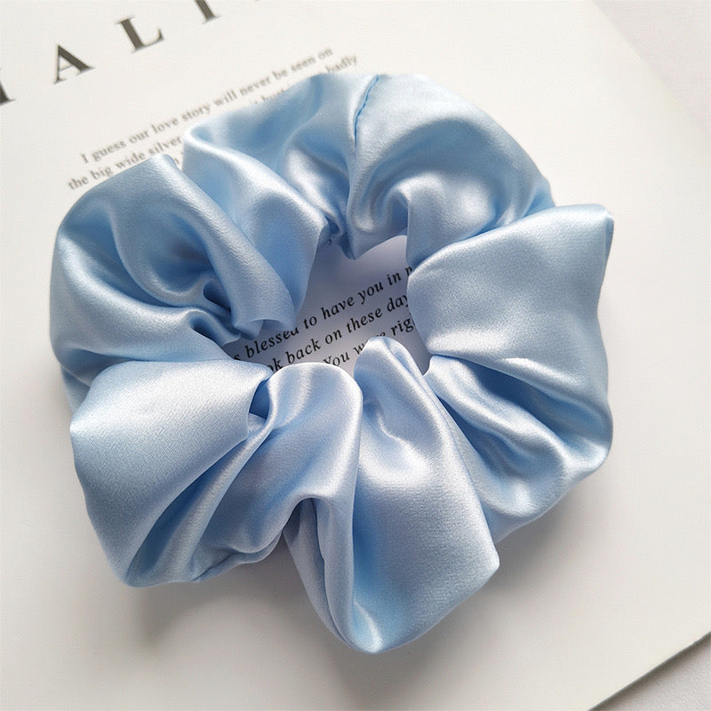 WiwiKiwi Silk Scrunchie