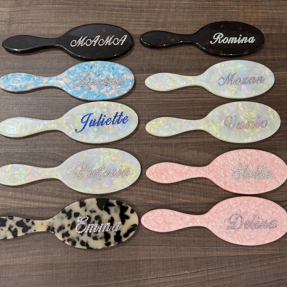 The Customized Name Hair Brush | WiwiKiwi