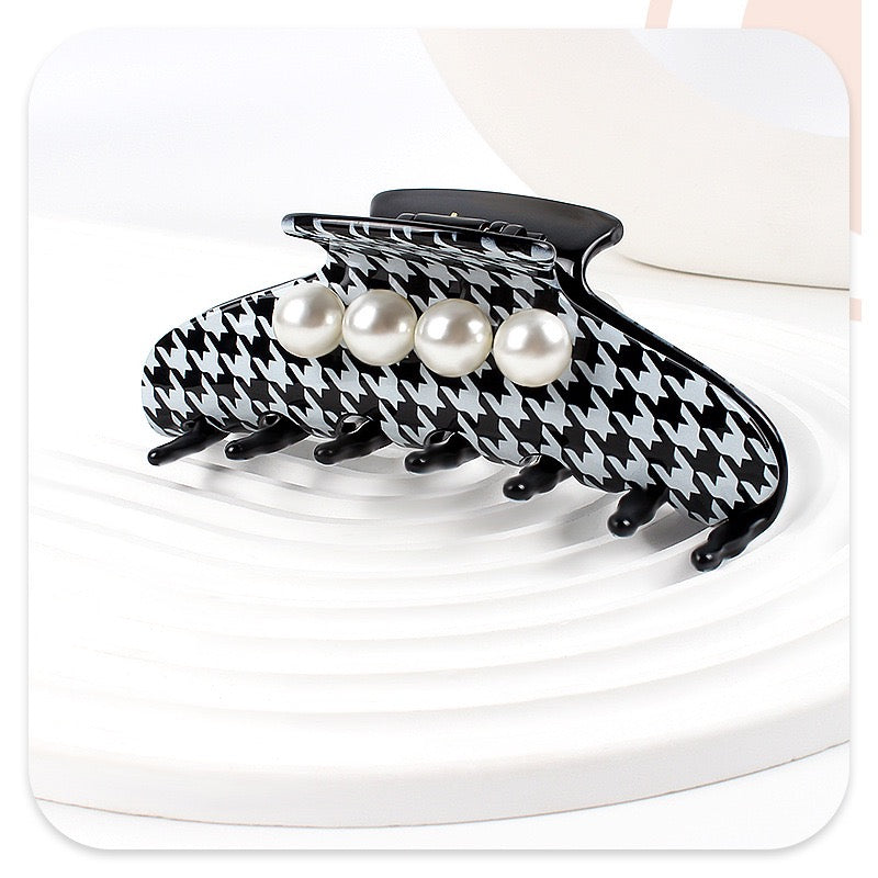 Houndstooth Pearl Hair Claw
