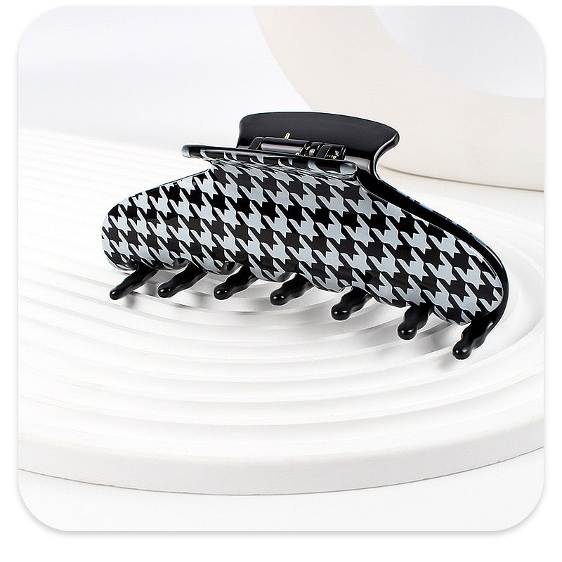 Houndstooth Pearl Hair Claw