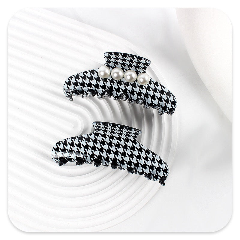 Houndstooth Pearl Hair Claw