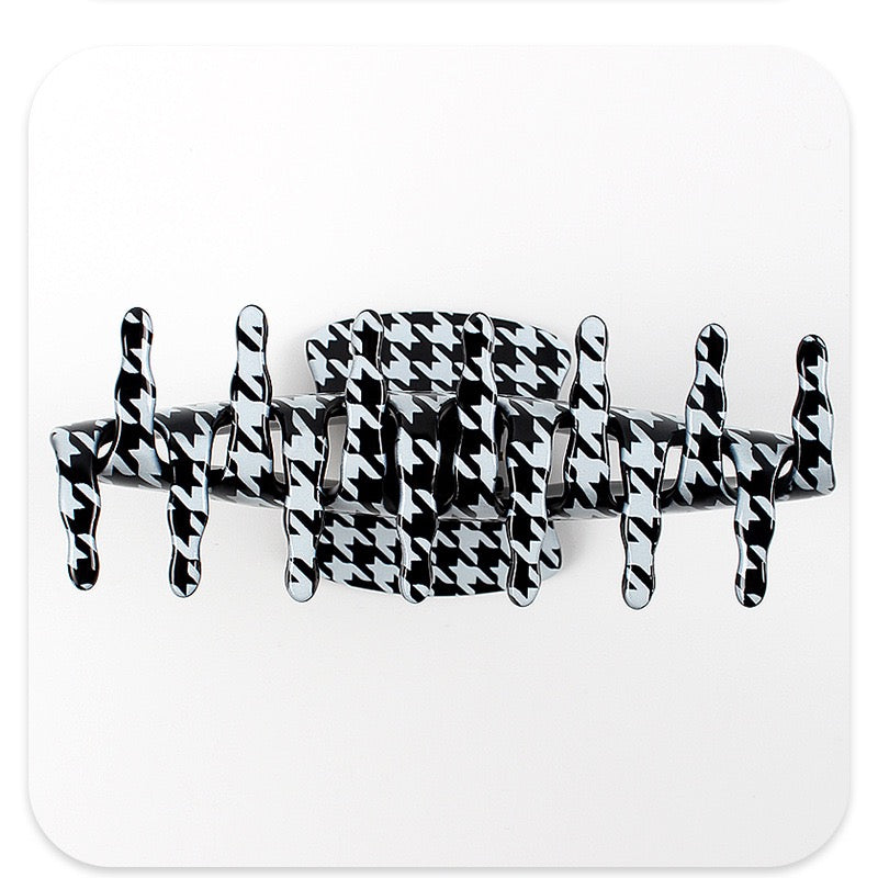 Houndstooth Pearl Hair Claw