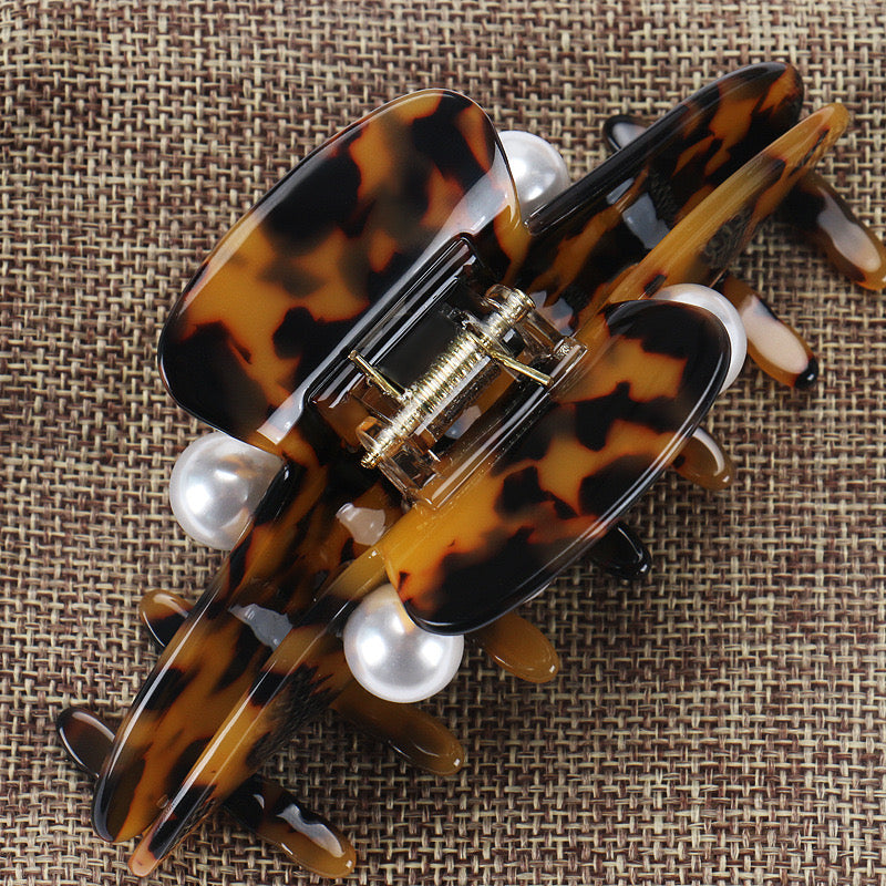Dark Tea Pearl Hair Claw