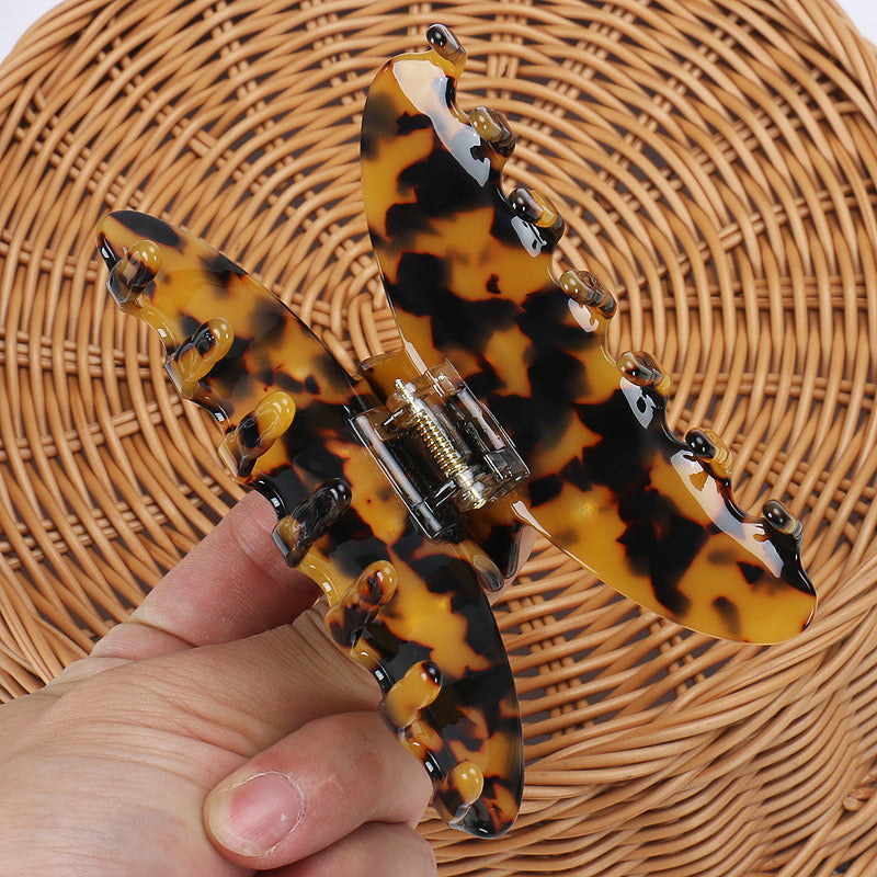 Dark Tea Pearl Hair Claw