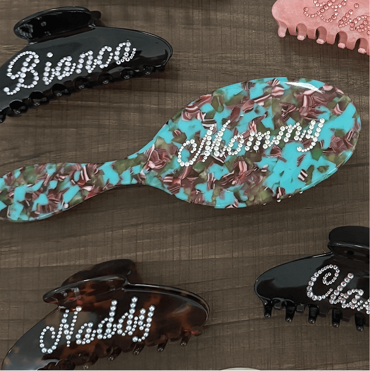 The Customized Name Hair Brush | WiwiKiwi